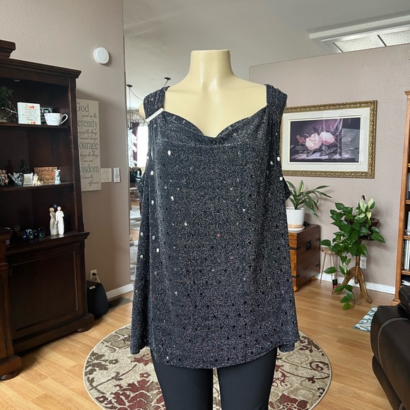 Avenue shiny black sleeveless blouse-size 26/28-NWT - Picture 5 of 10